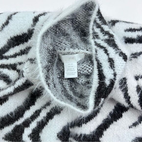 H&M Fuzzy Zebra Print Oversized Wide Arm Sweater - Picture 5 of 6